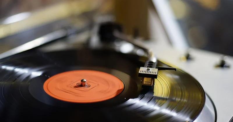 Klick-Vinyl mit integrierter Trittschalldämmung kleben