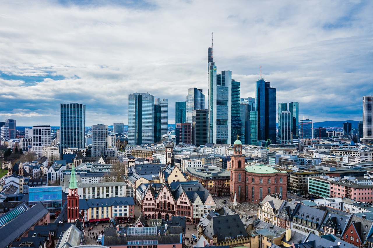 erfahren sie alles über hedgefonds, ihre funktionsweise, anlagestrategien und wie sie auf den finanzmärkten agieren, um risiken zu minimieren und renditen zu maximieren.